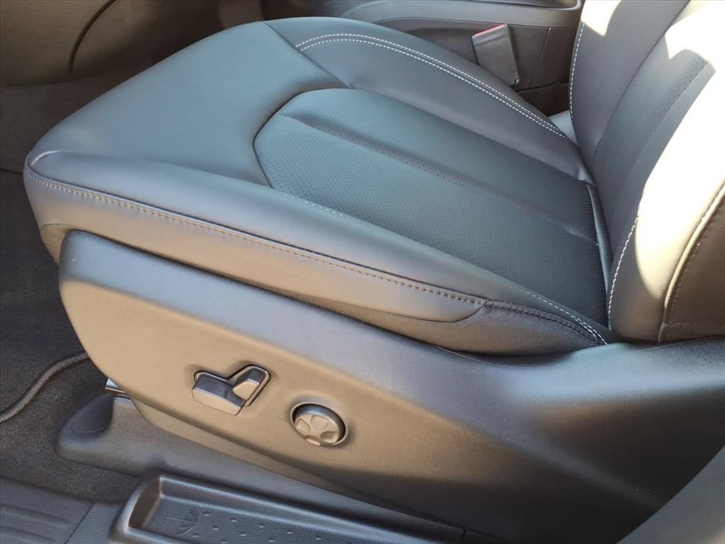 New 2026 Chrysler Pacifica Select w/ S Appearance Package FWD image 15