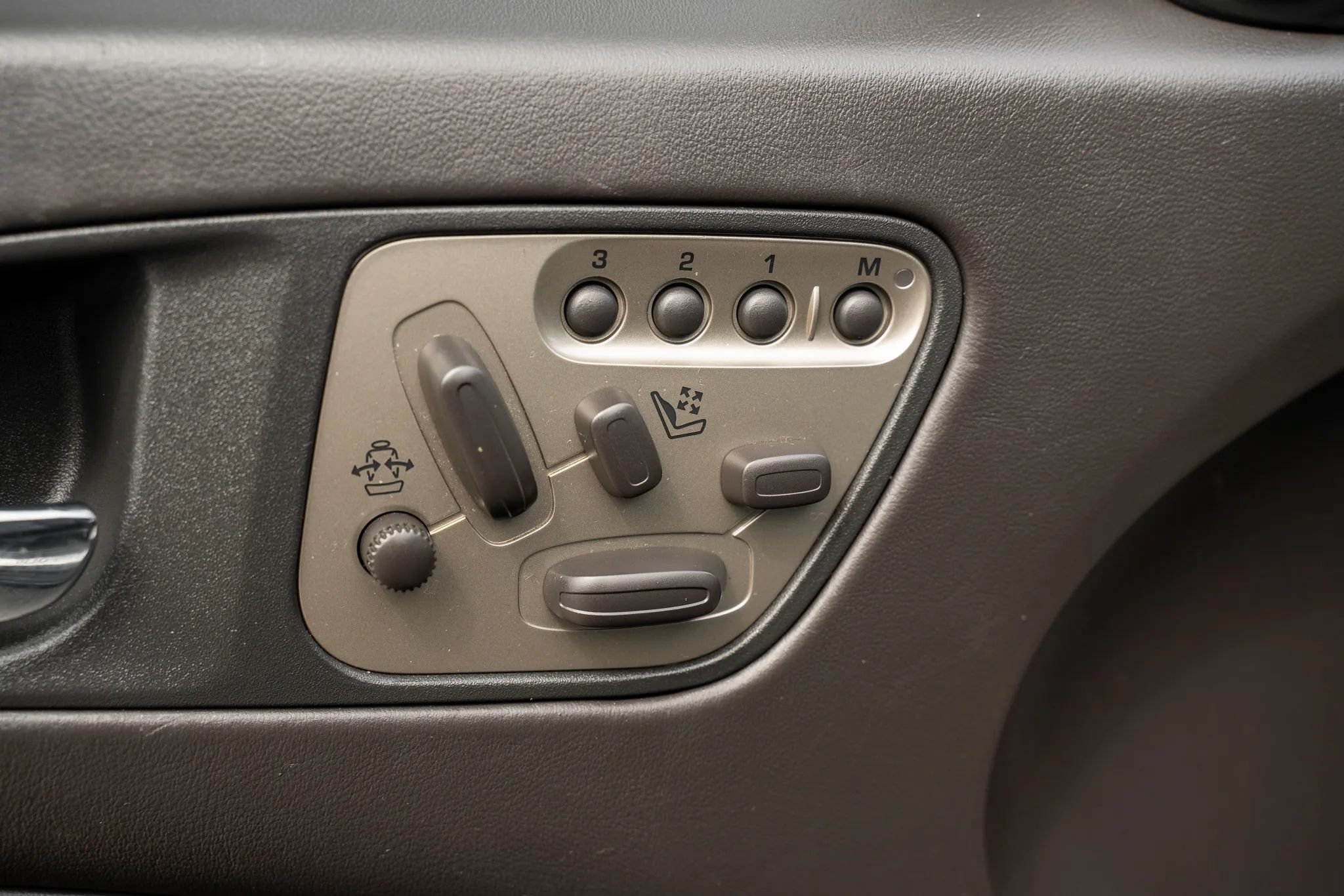 Used 2008 Jaguar XKR R RWD image 13