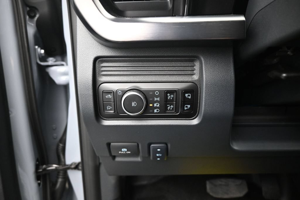New 2026 Ford F250 Lariat w/ Black Appearance Package AWD/4WD image 12