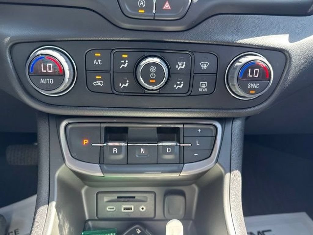 Used 2023 GMC Terrain AT4 w/ Tech Package AWD/4WD image 34