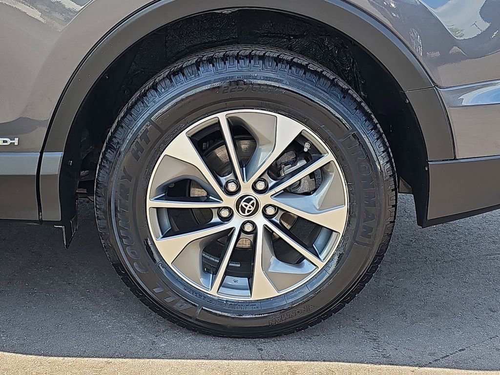 Used 2018 Toyota RAV4 XLE AWD/4WD image 36