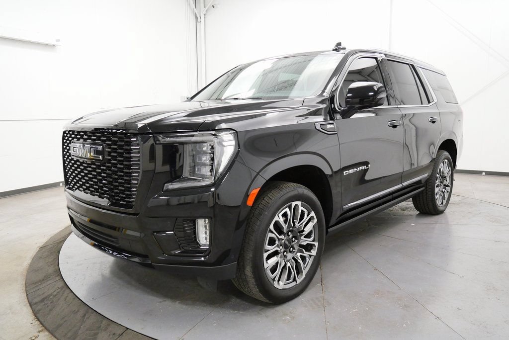 Used 2024 GMC Yukon Denali Ultimate AWD/4WD image 3
