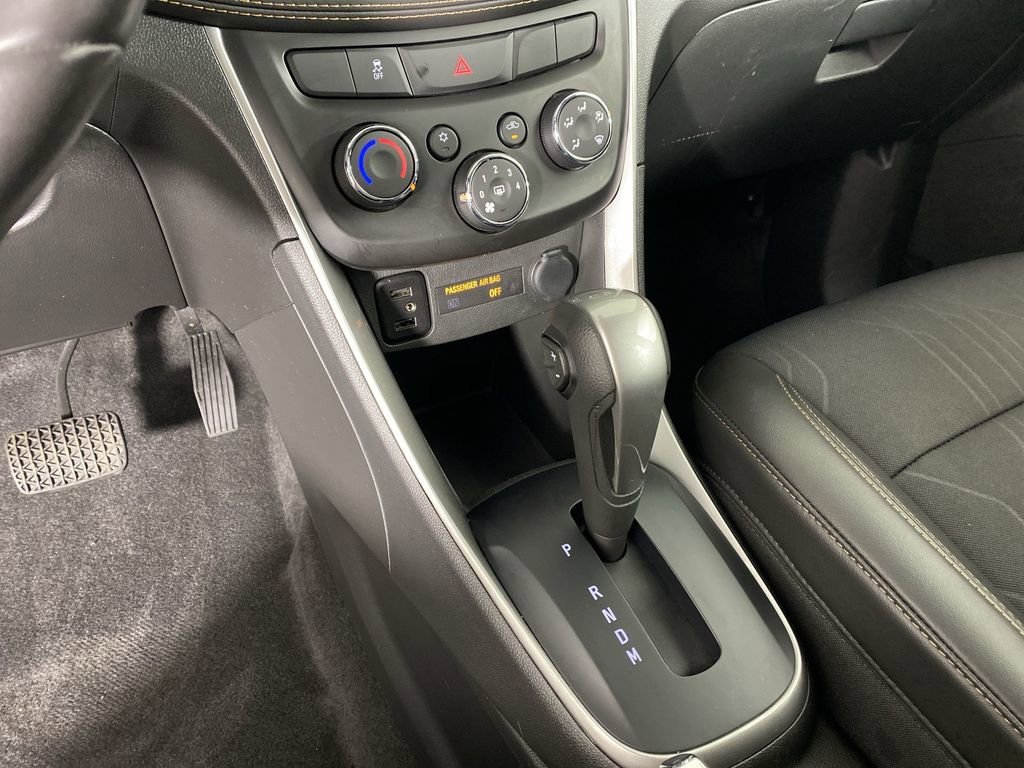 Used 2022 Chevrolet Trax LT w/ LT Convenience Package image 18