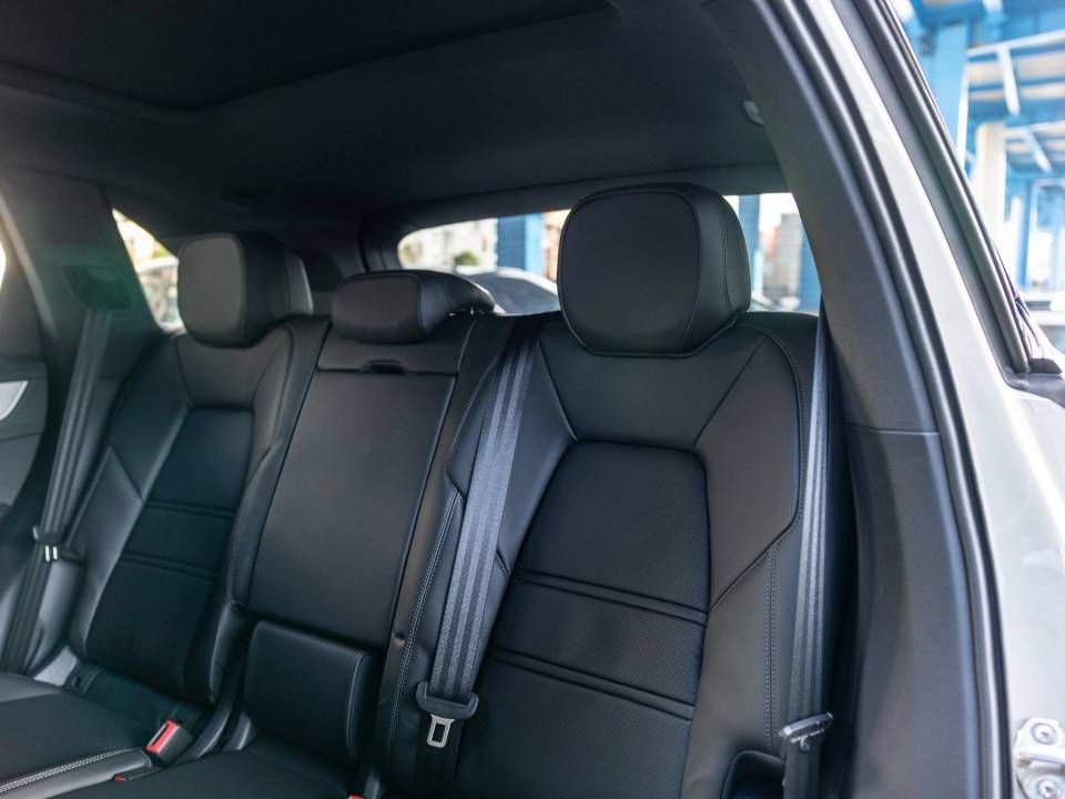 Certified 2026 Porsche Cayenne AWD/4WD image 24