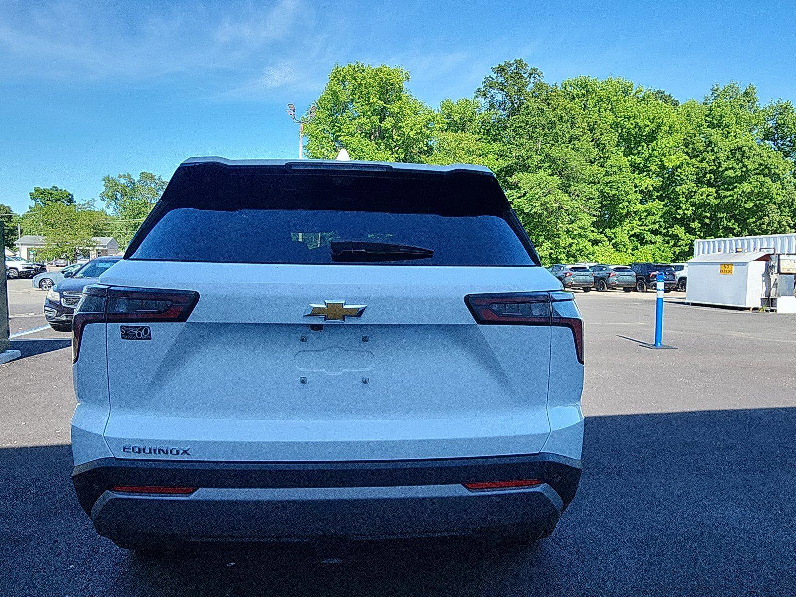 New 2026 Chevrolet Equinox LT w/ Safety and Technology Package FWD image 4