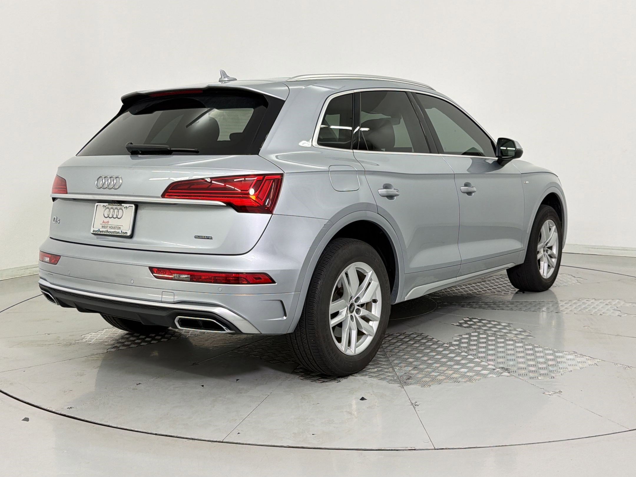 Certified 2023 Audi Q5 2.0T Premium w/ Convenience Package image 9