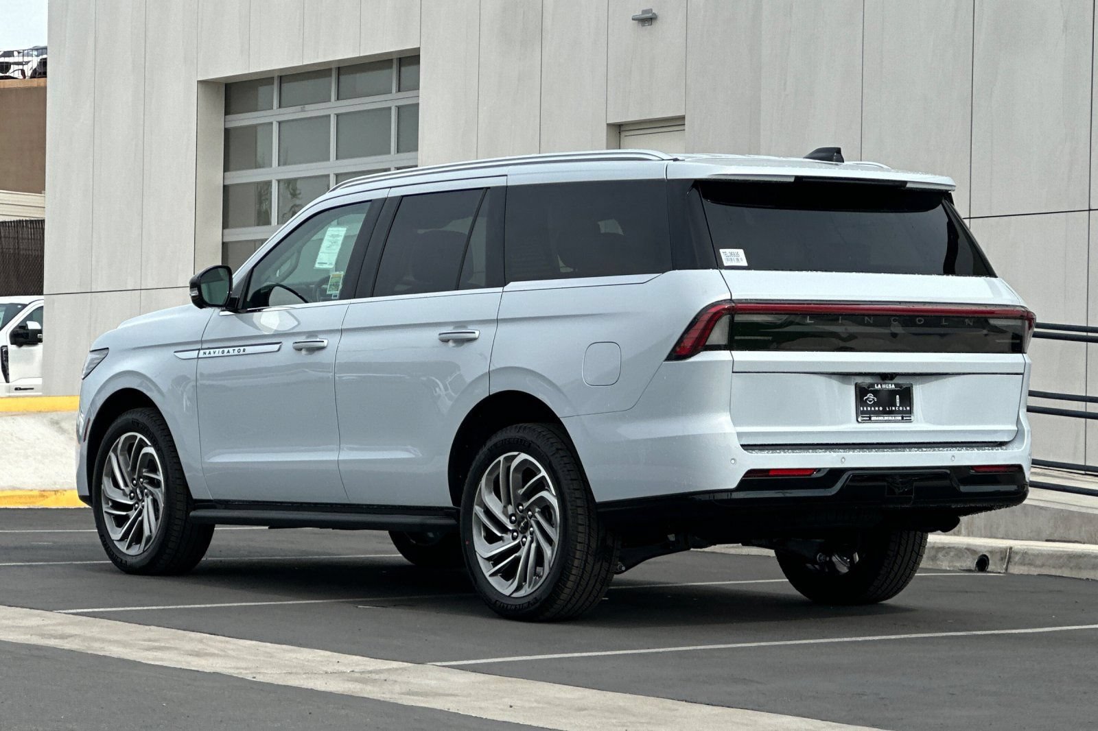 New 2026 Lincoln Navigator Premiere AWD/4WD image 5