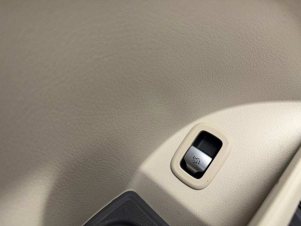 Used 2024 Mercedes-Benz GLC 300 4MATIC image 48