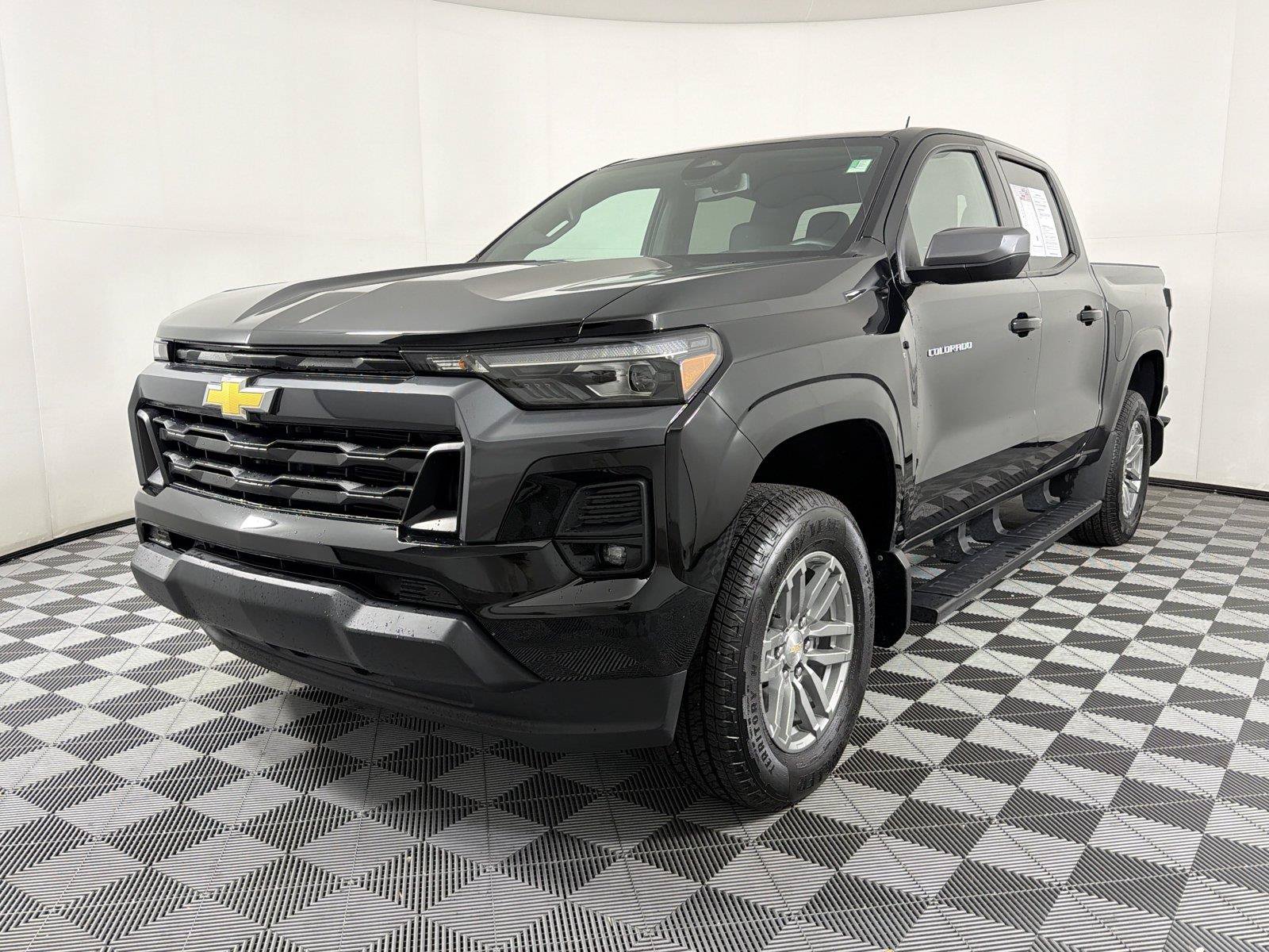 Certified 2024 Chevrolet Colorado LT w/ LT Convenience Package III RWD image 3