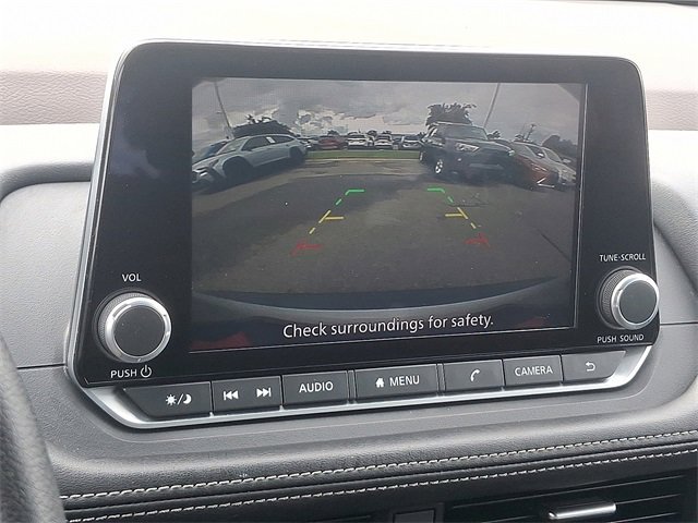 Used 2023 Nissan Rogue SV image 16