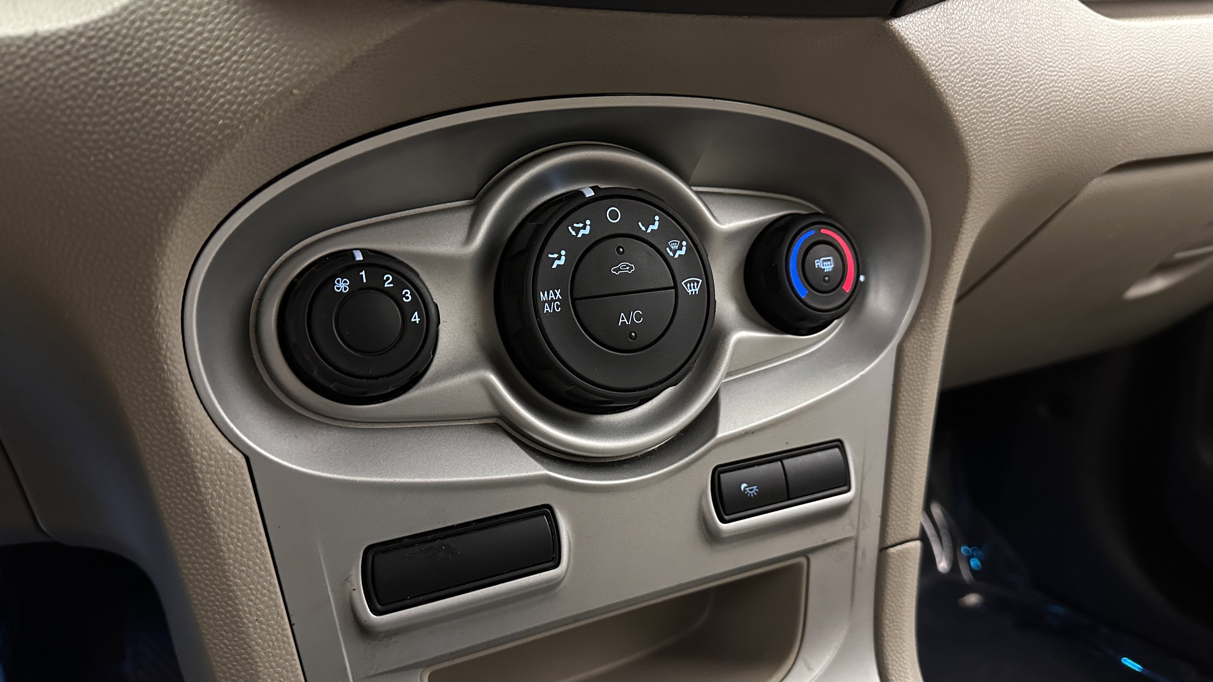 Used 2017 Ford Fiesta SE image 14