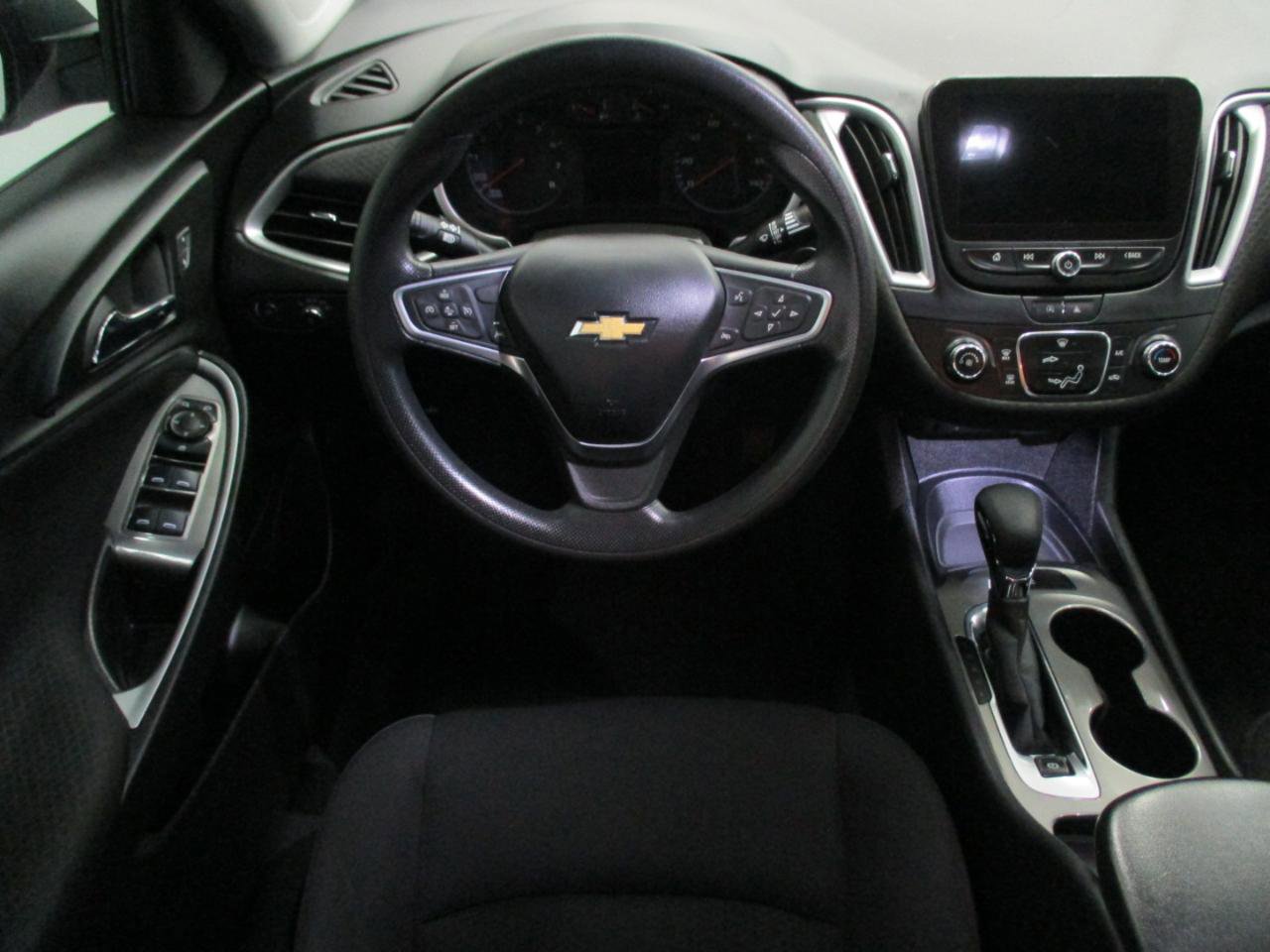Used 2023 Chevrolet Malibu LS FWD image 14