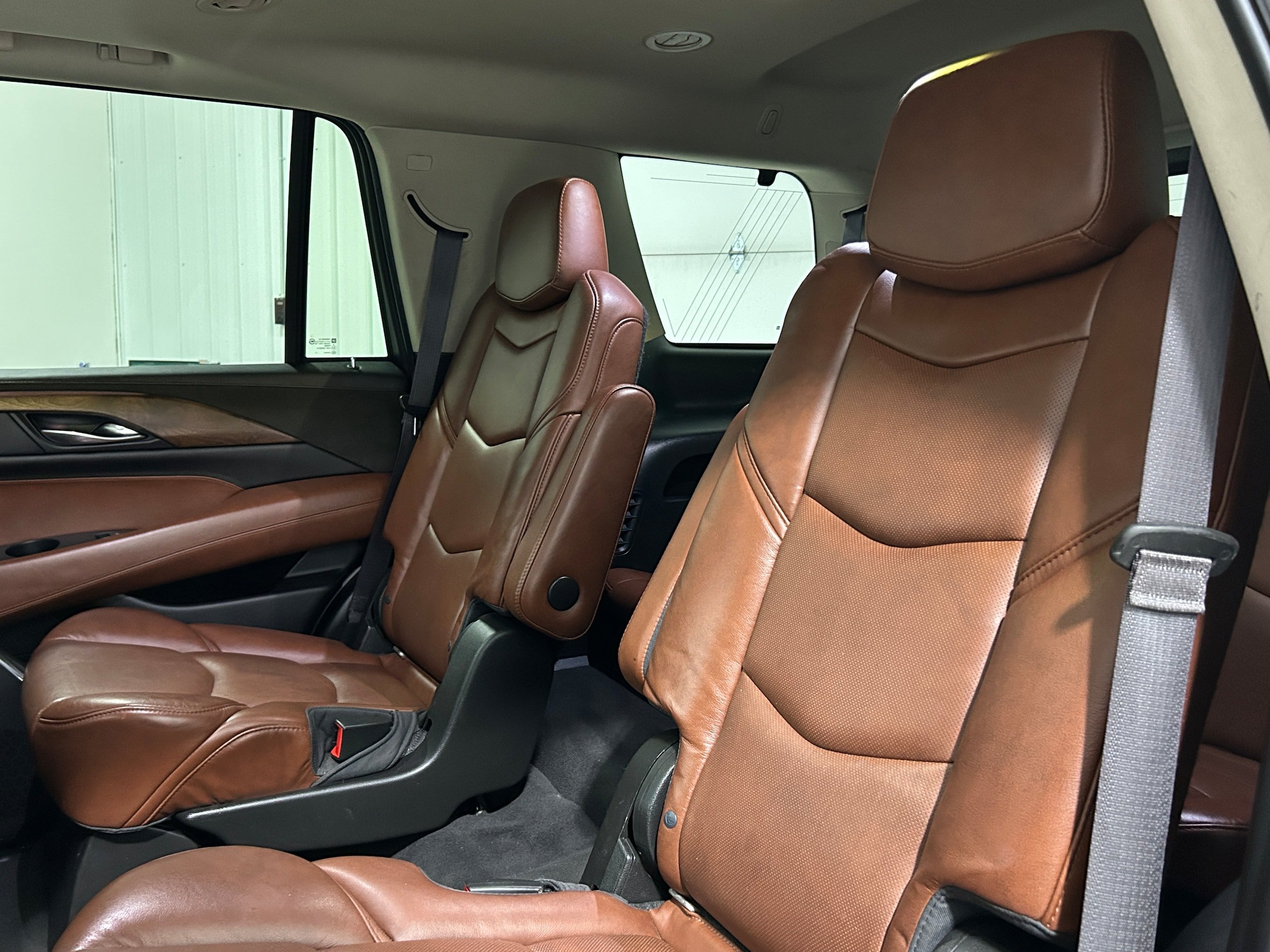 Used 2017 Cadillac Escalade Luxury AWD/4WD image 32