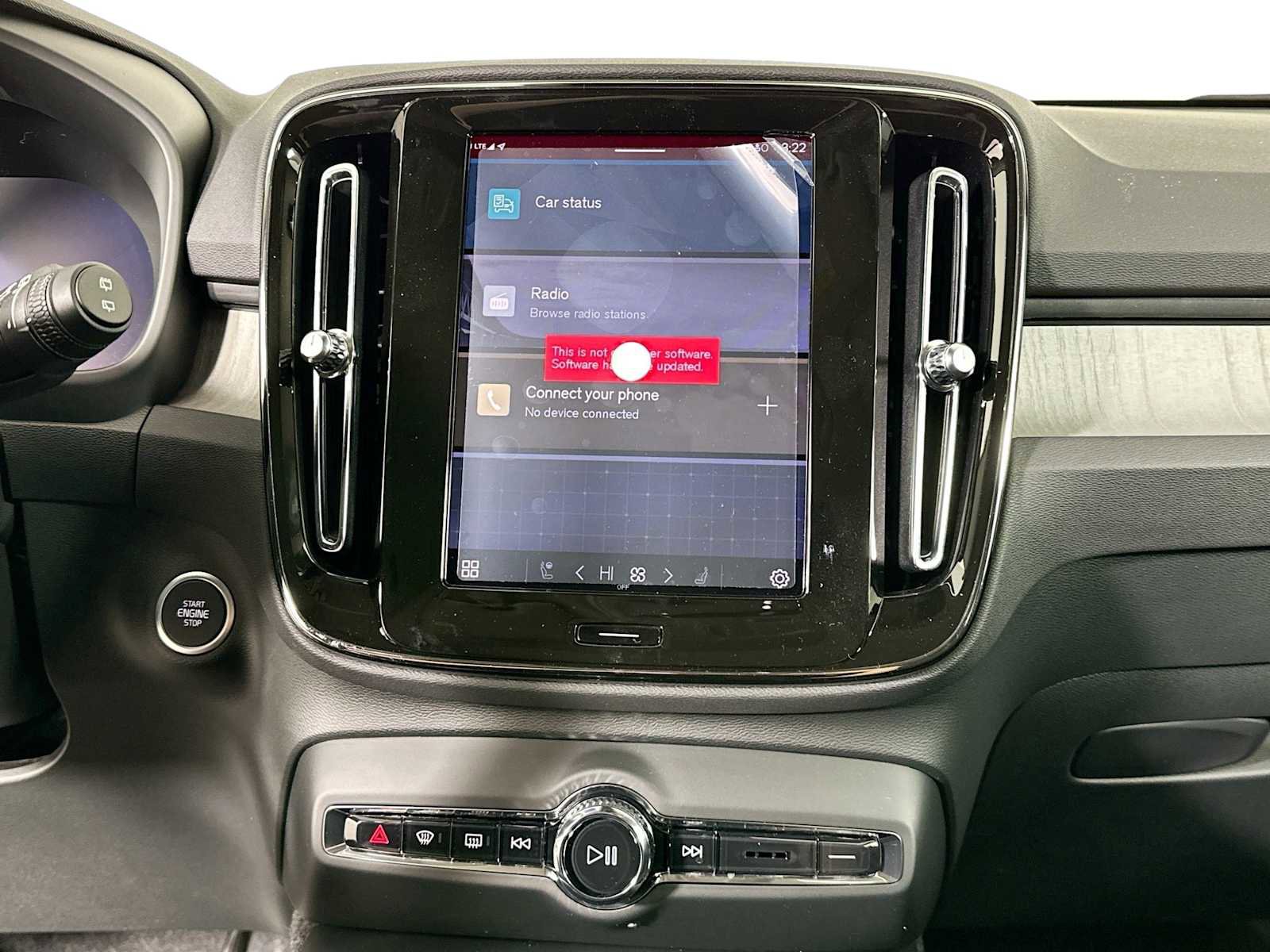 Certified 2025 Volvo XC40 B5 Core w/ Protection Package Premier image 13