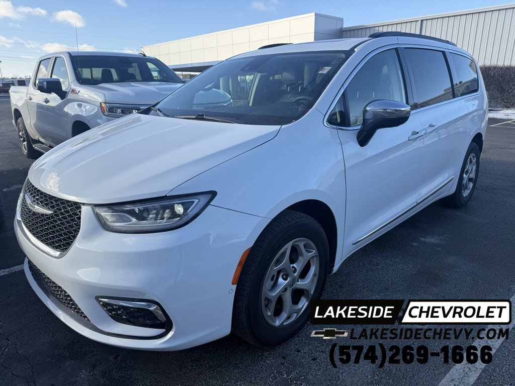 Used 2023 Chrysler Pacifica Limited w/ Trailer Tow Group