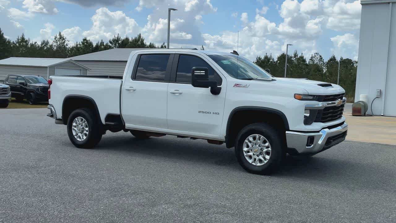 Used 2025 Chevrolet Silverado 2500 LT image 2
