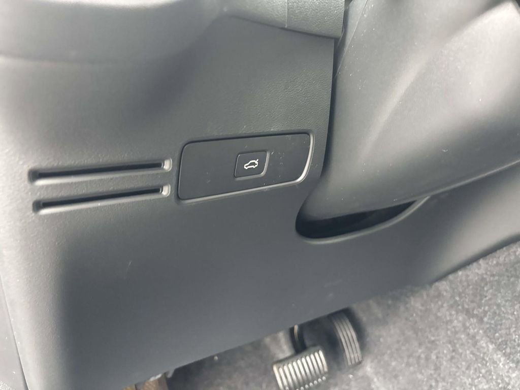 New 2026 Volvo XC40 B5 Plus w/ Protection Package Premier image 14