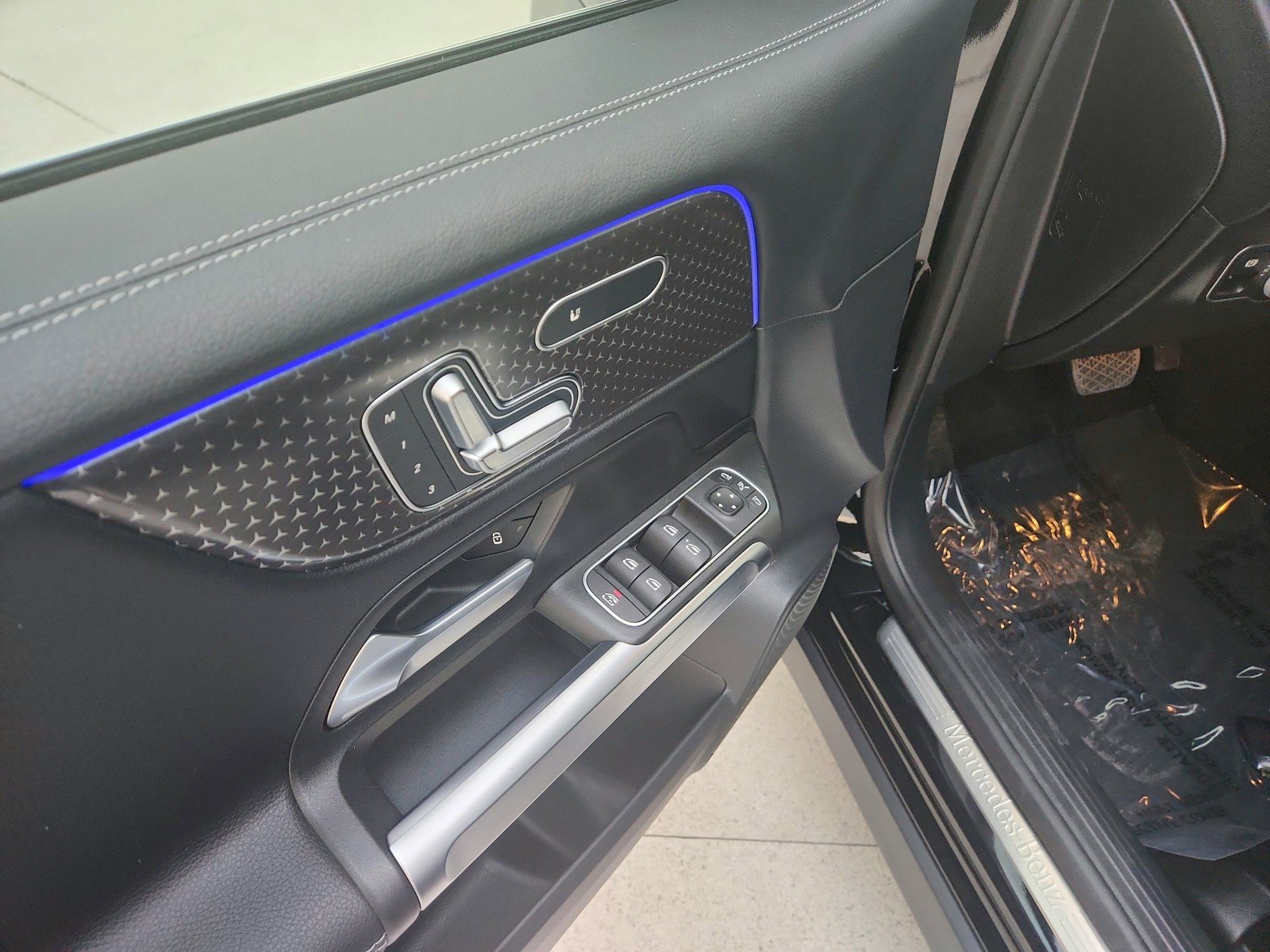 Certified 2024 Mercedes-Benz GLB 250 image 25