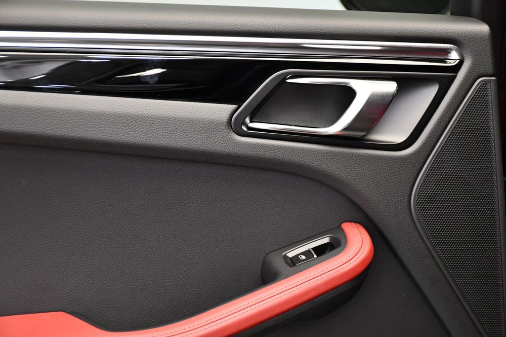 Certified 2025 Porsche Macan image 43