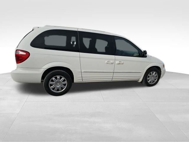 Used 2003 Chrysler Town & Country Limited image 20