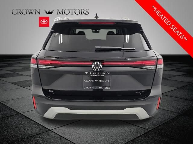 Used 2025 Volkswagen Tiguan SE w/ Panoramic Sunroof Package AWD/4WD image 5