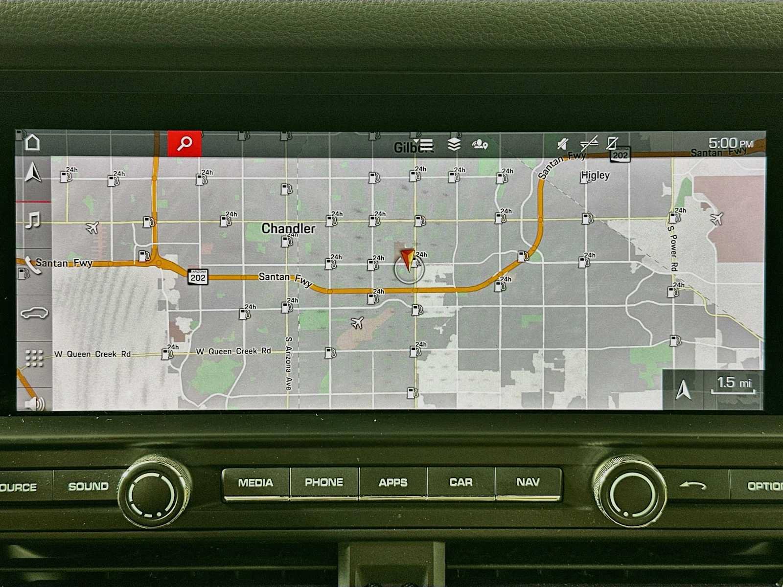 Certified 2021 Porsche Macan AWD/4WD image 18