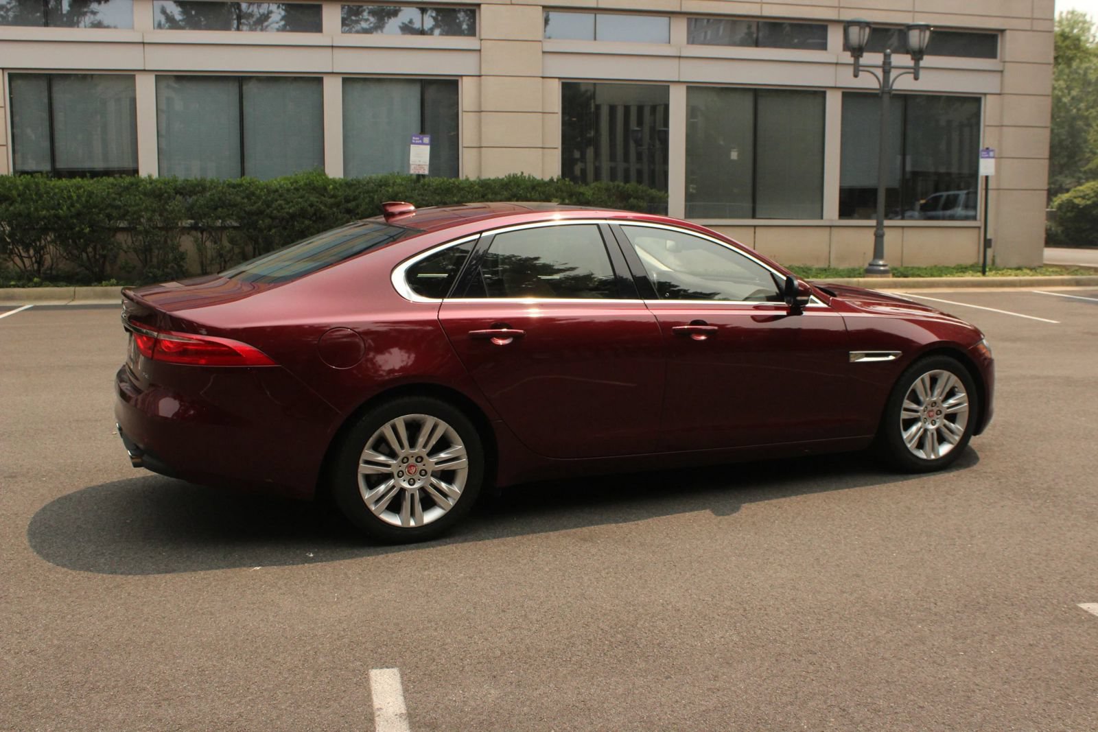 Used 2017 Jaguar XF Premium RWD image 7