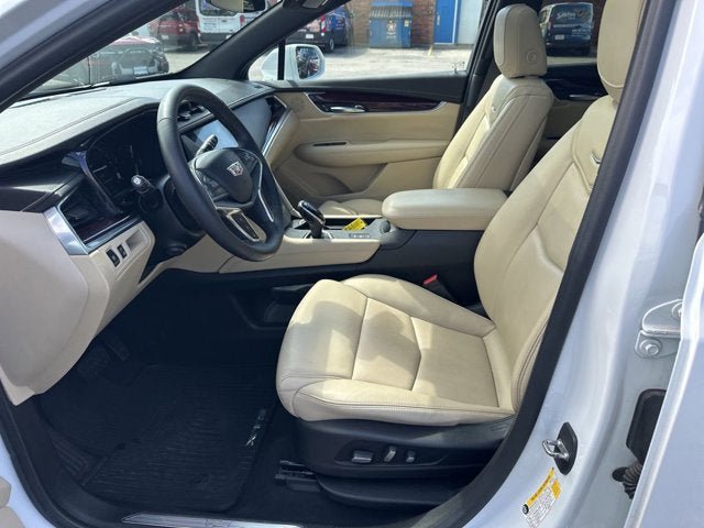 Used 2018 Cadillac XT5 Luxury w/ Driver Awareness Package AWD/4WD image 13