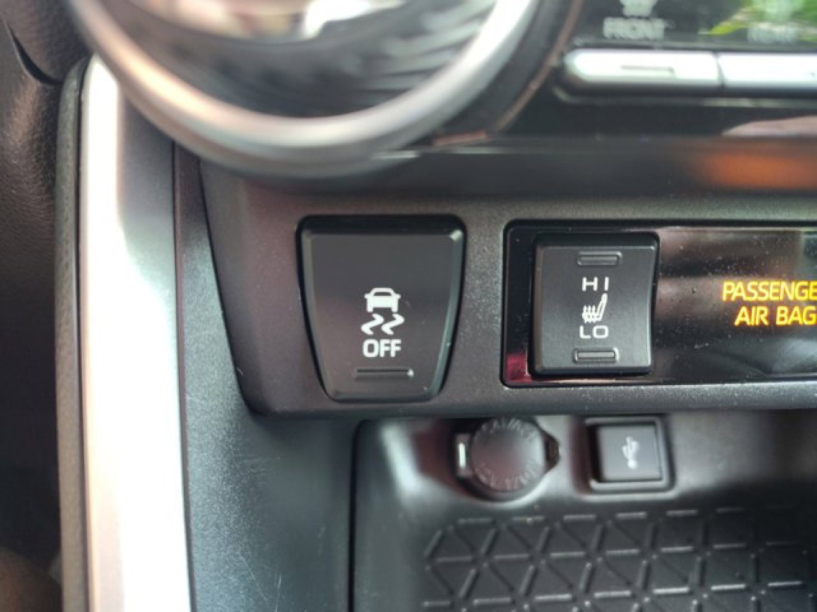 Used 2021 Toyota RAV4 XLE Premium image 24