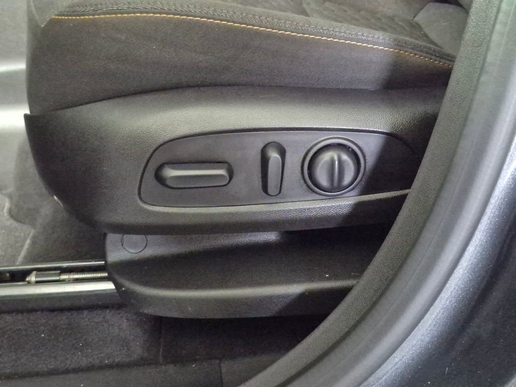 Used 2019 Chevrolet Equinox LT FWD image 15