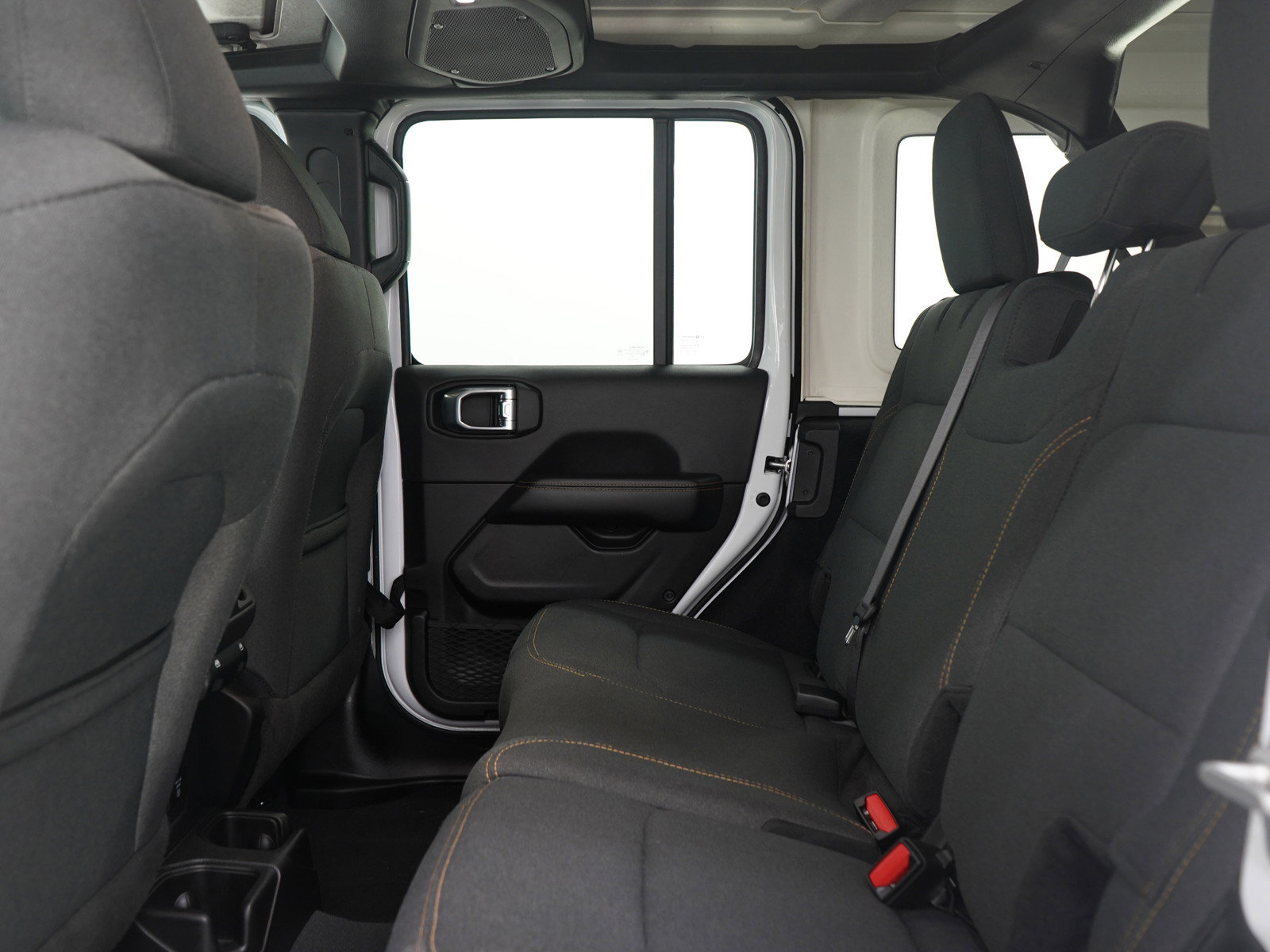 Used 2025 Jeep Wrangler Sahara image 18