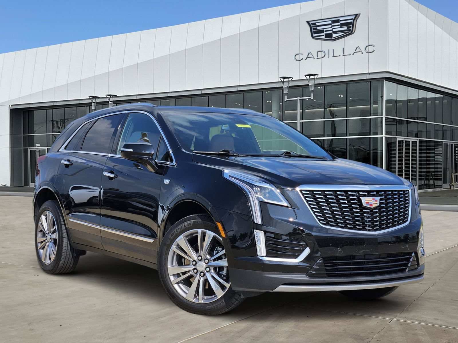 Certified 2025 Cadillac XT5 Premium Luxury FWD image 1