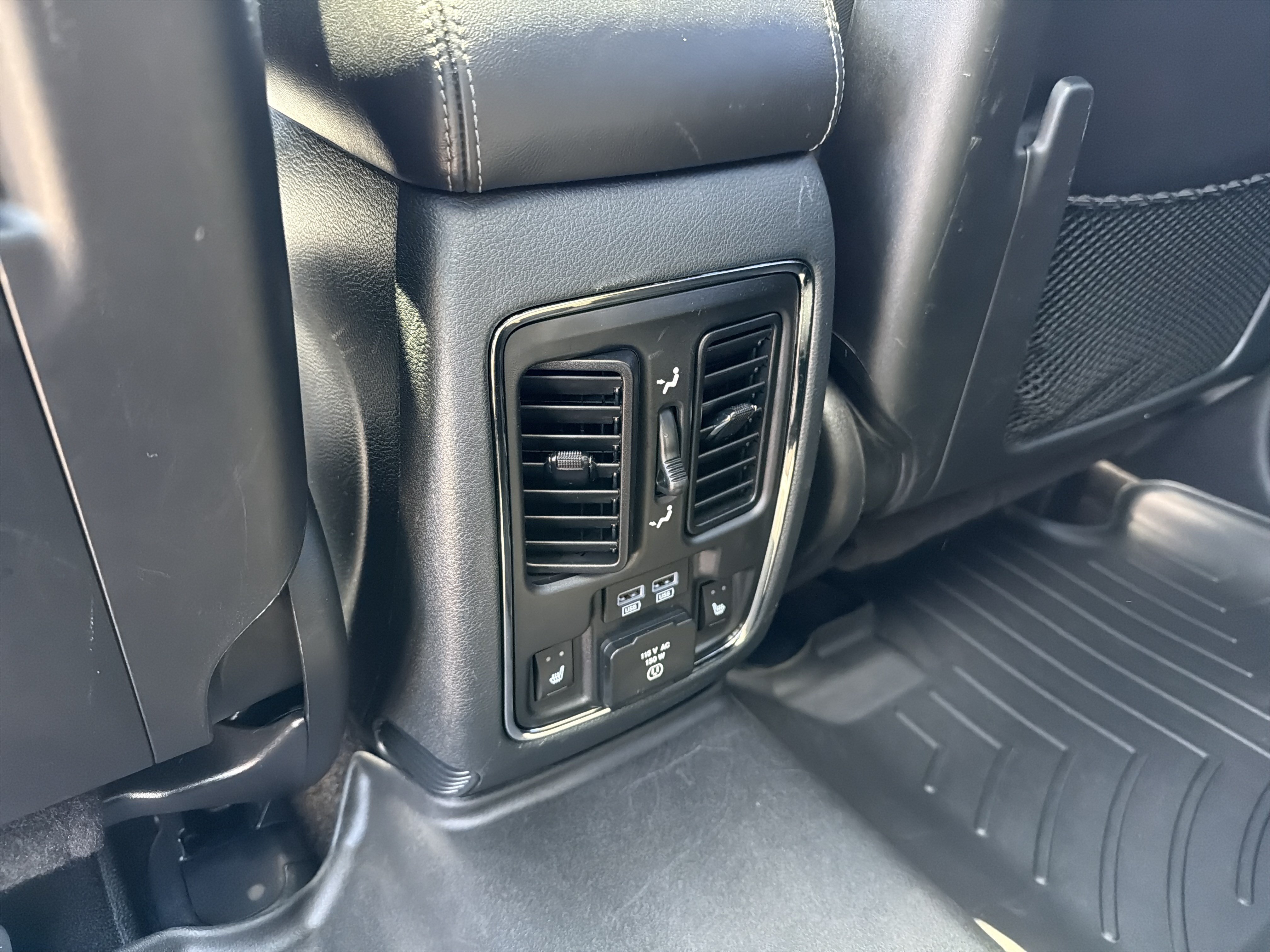 Used 2019 Jeep Grand Cherokee Overland AWD/4WD image 10
