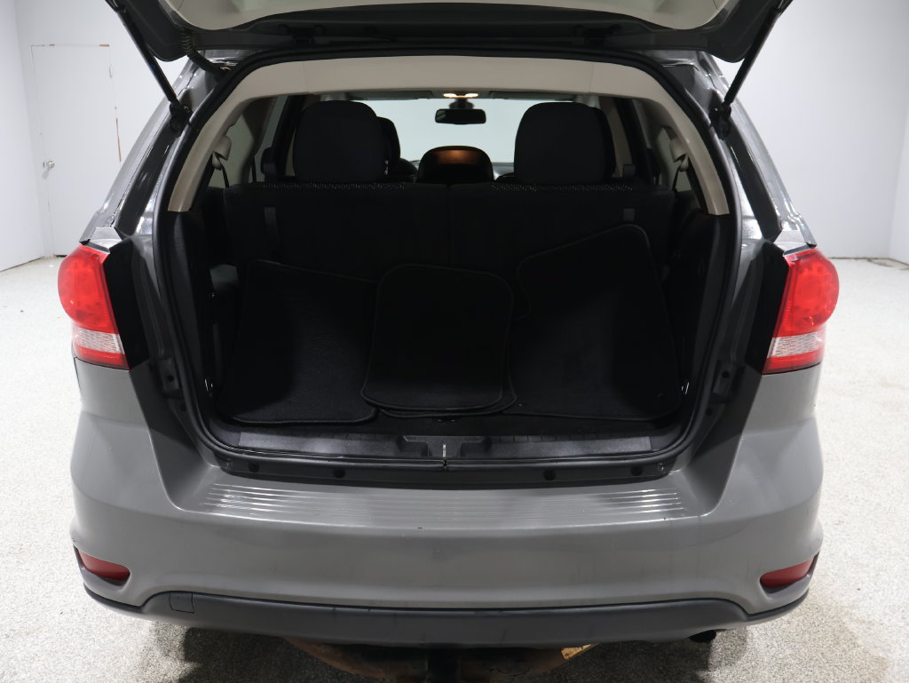 Used 2019 Dodge Journey SE FWD image 18