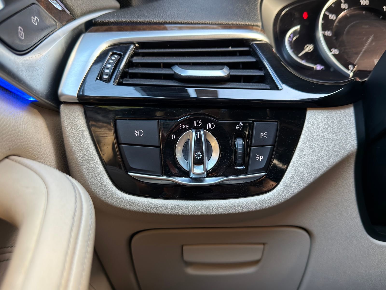 Used 2018 BMW 530e xDrive image 24