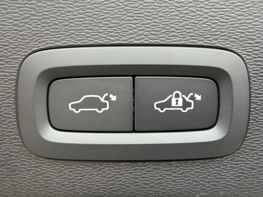 Used 2023 Volvo C40 P8 Recharge Ultimate AWD/4WD image 48