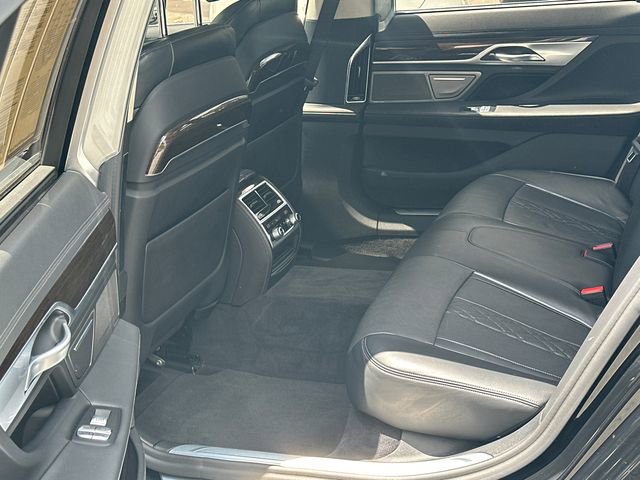 Used 2020 BMW 740i w/ Premium Package RWD image 20