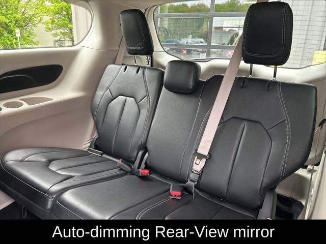 Certified 2022 Chrysler Pacifica Touring-L FWD image 26