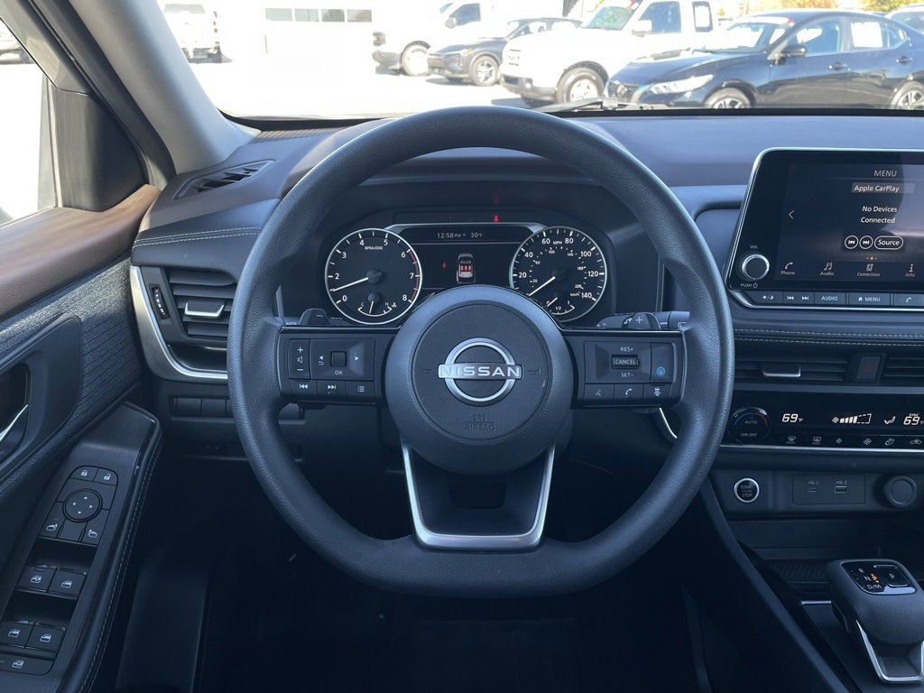 Used 2023 Nissan Rogue SV image 14