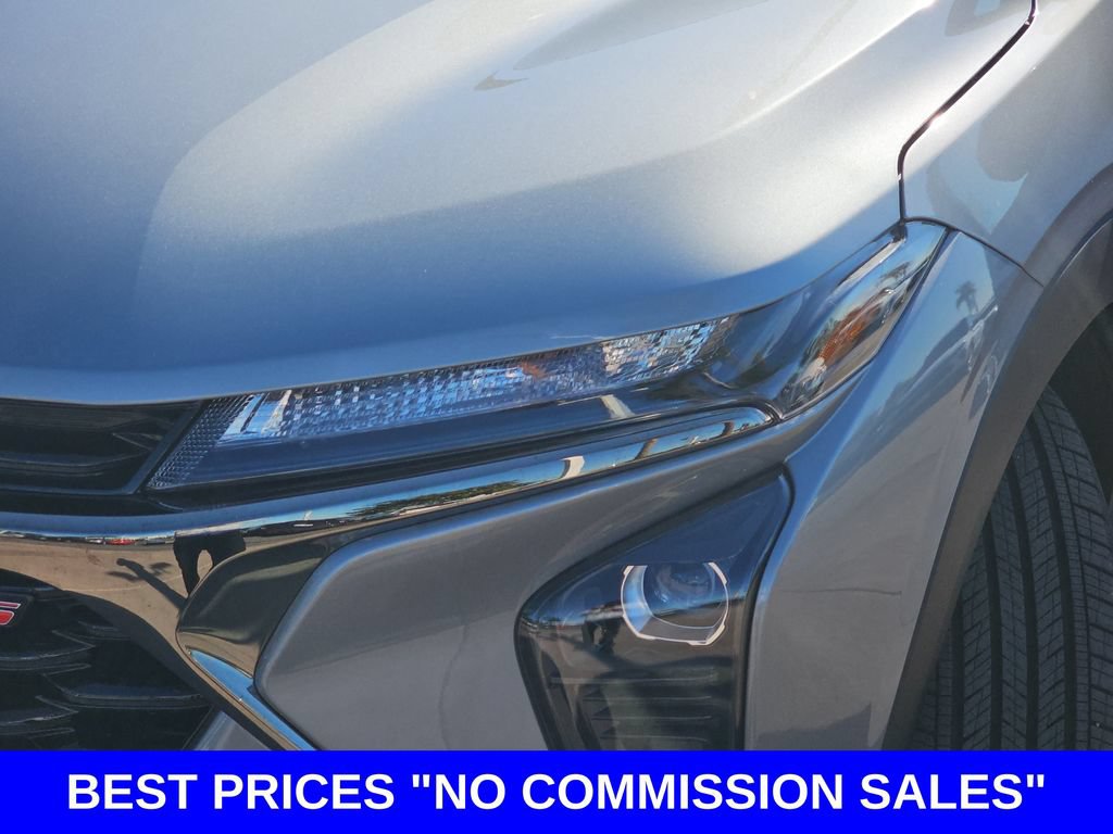 New 2026 Chevrolet Trax RS w/ Sunroof Package FWD image 32