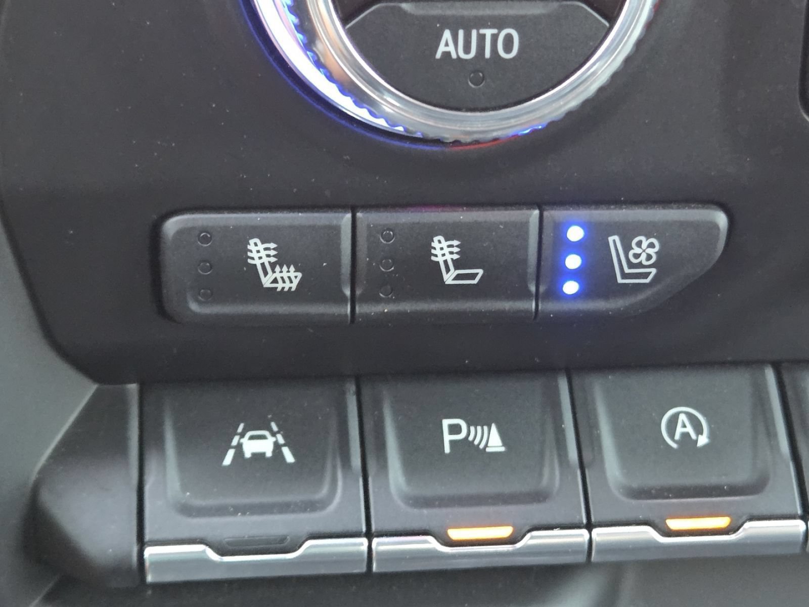 Used 2021 GMC Sierra 1500 AT4 w/ AT4 Premium Package AWD/4WD image 7
