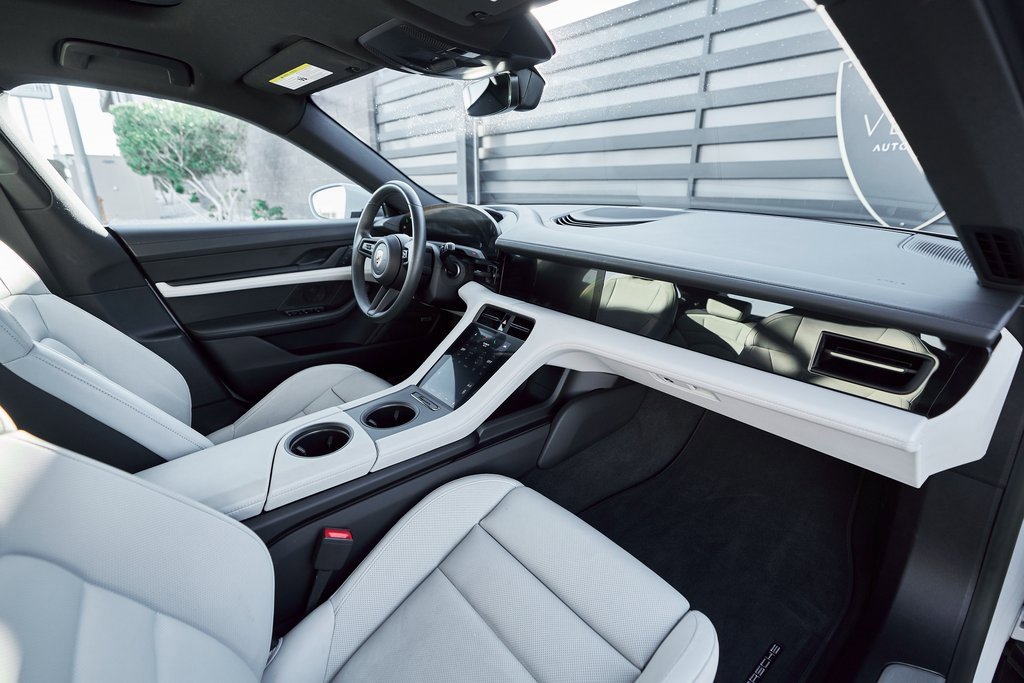 Used 2023 Porsche Taycan 4S w/ Premium Package image 39