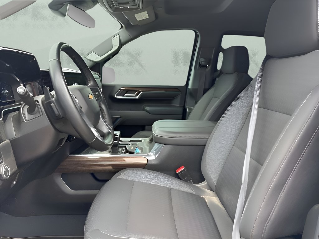 Used 2024 Chevrolet Silverado 1500 LT AWD/4WD image 25