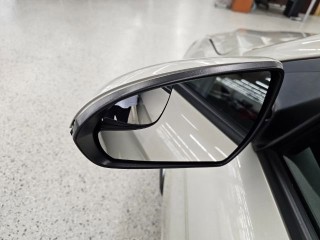 Used 2017 Hyundai Elantra SE w/ Cargo Package image 35