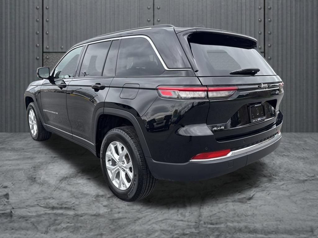 Used 2023 Jeep Grand Cherokee Limited AWD/4WD image 5