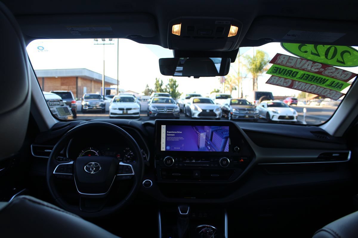 Used 2023 Toyota Highlander Bronze Edition AWD/4WD image 34