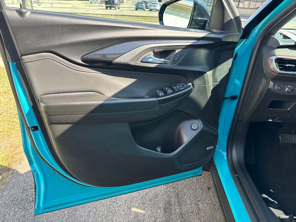 Used 2021 Chevrolet TrailBlazer RS w/ Sun and Liftgate Package image 12