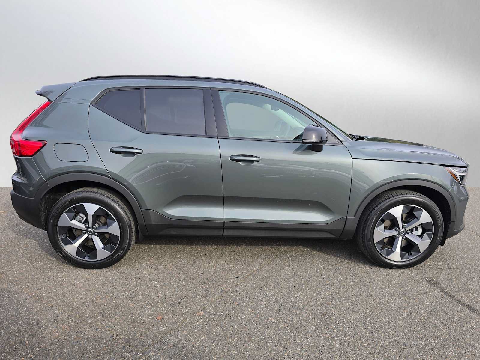 New 2026 Volvo XC40 B5 Core w/ Protection Package Premier AWD/4WD image 8