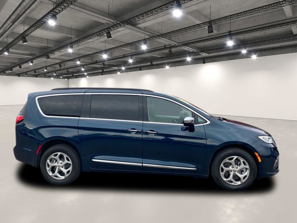 Used 2023 Chrysler Pacifica Limited image 8