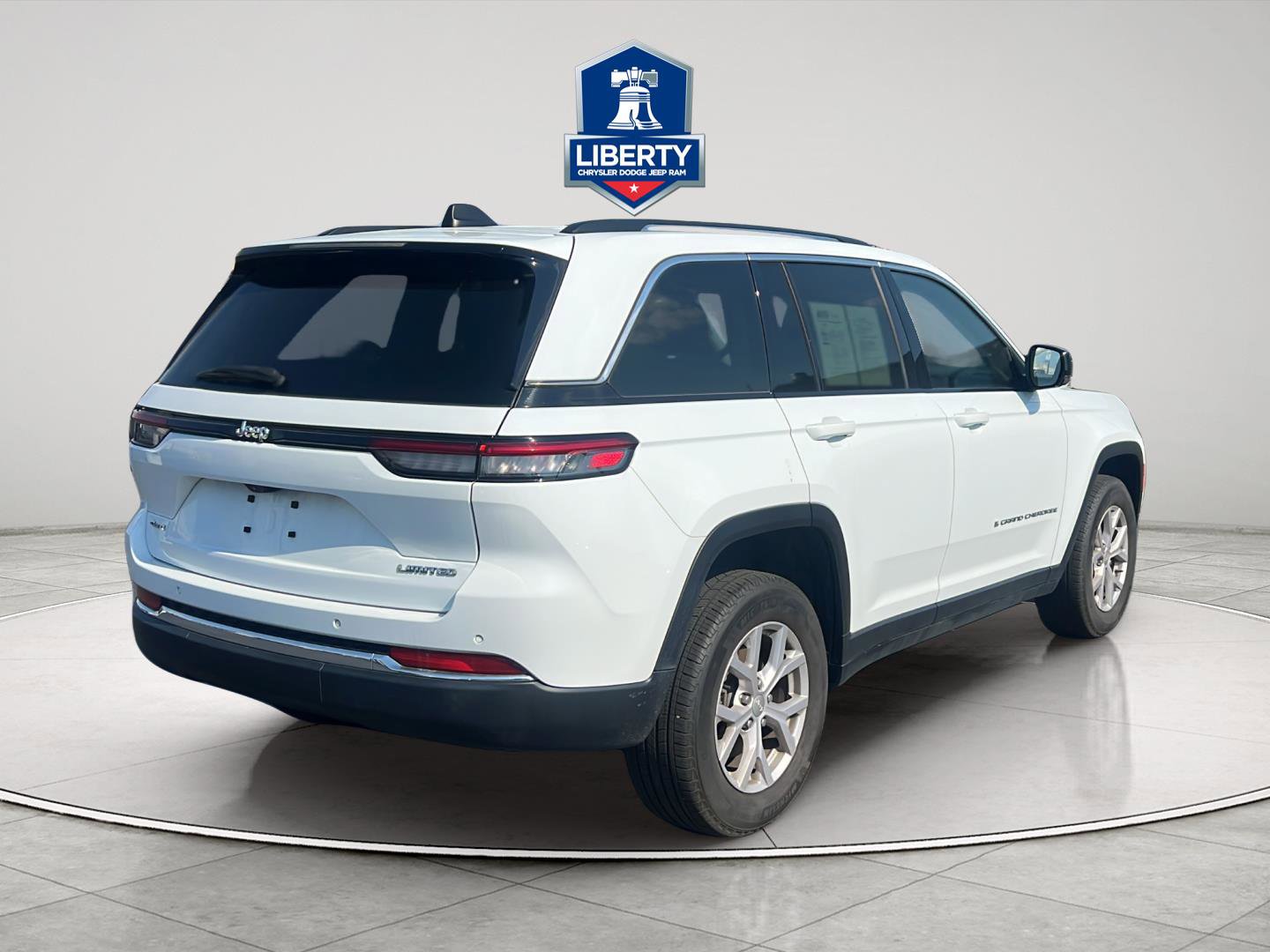 Certified 2022 Jeep Grand Cherokee Limited AWD/4WD image 27
